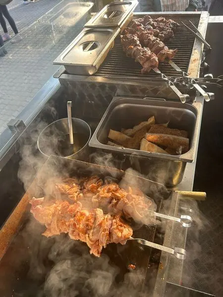 Saftige Burger vom Grill